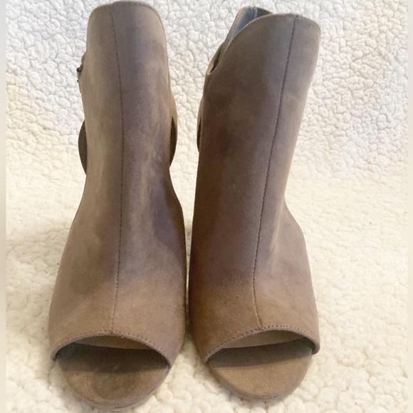 Penny loves Kenny Booties - Picture 5 of 7